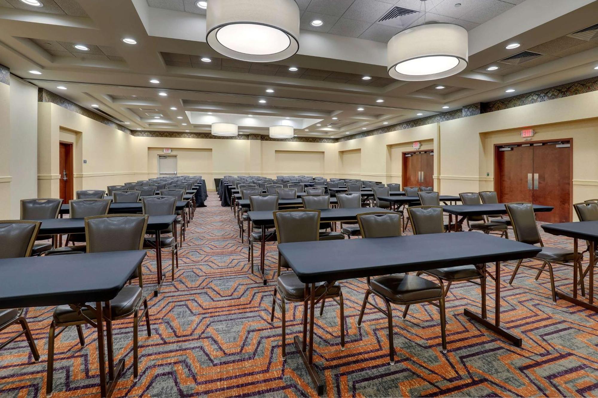 Drury Inn & Suites Charlotte Northlake Exterior photo