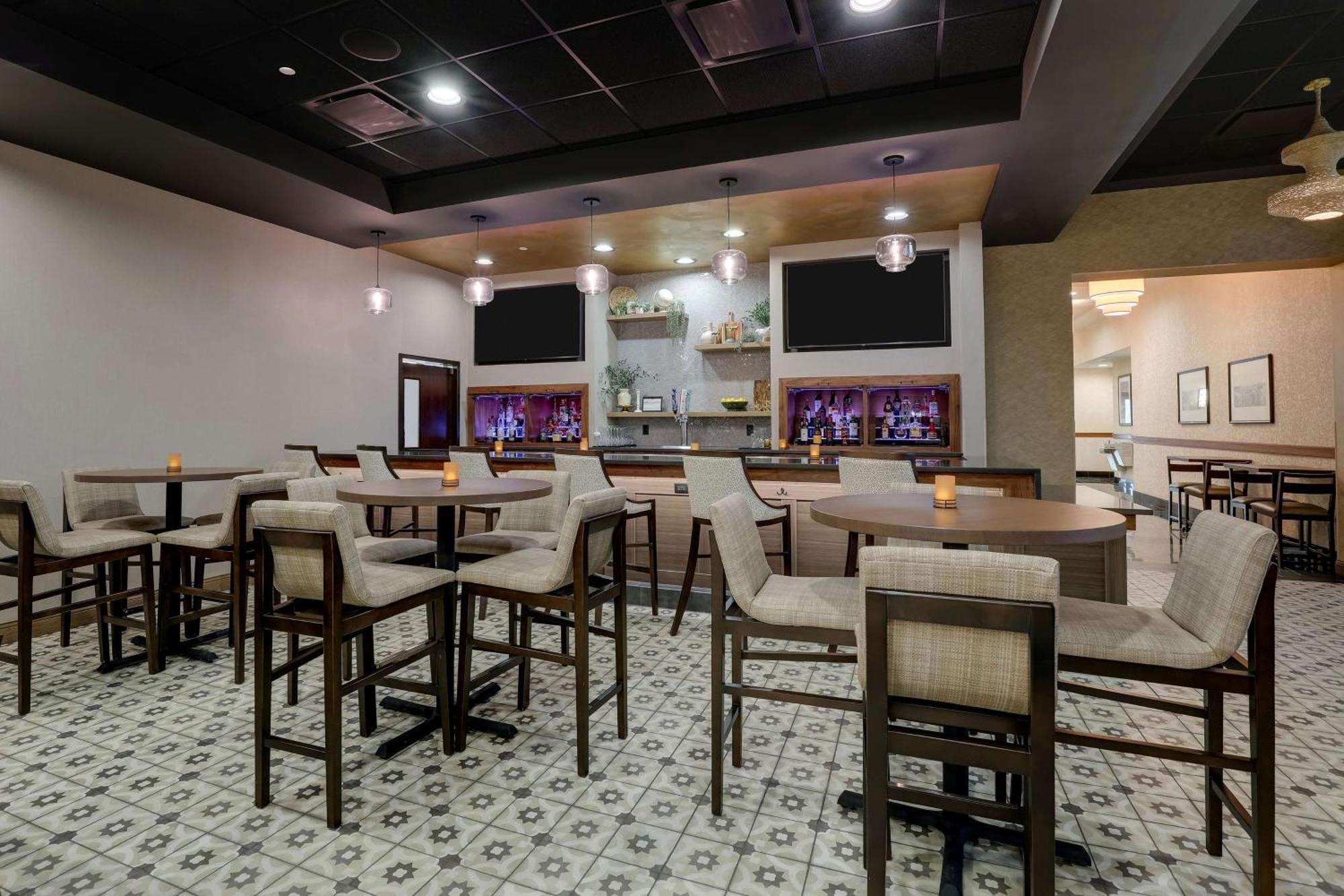 Drury Inn & Suites Charlotte Northlake Exterior photo