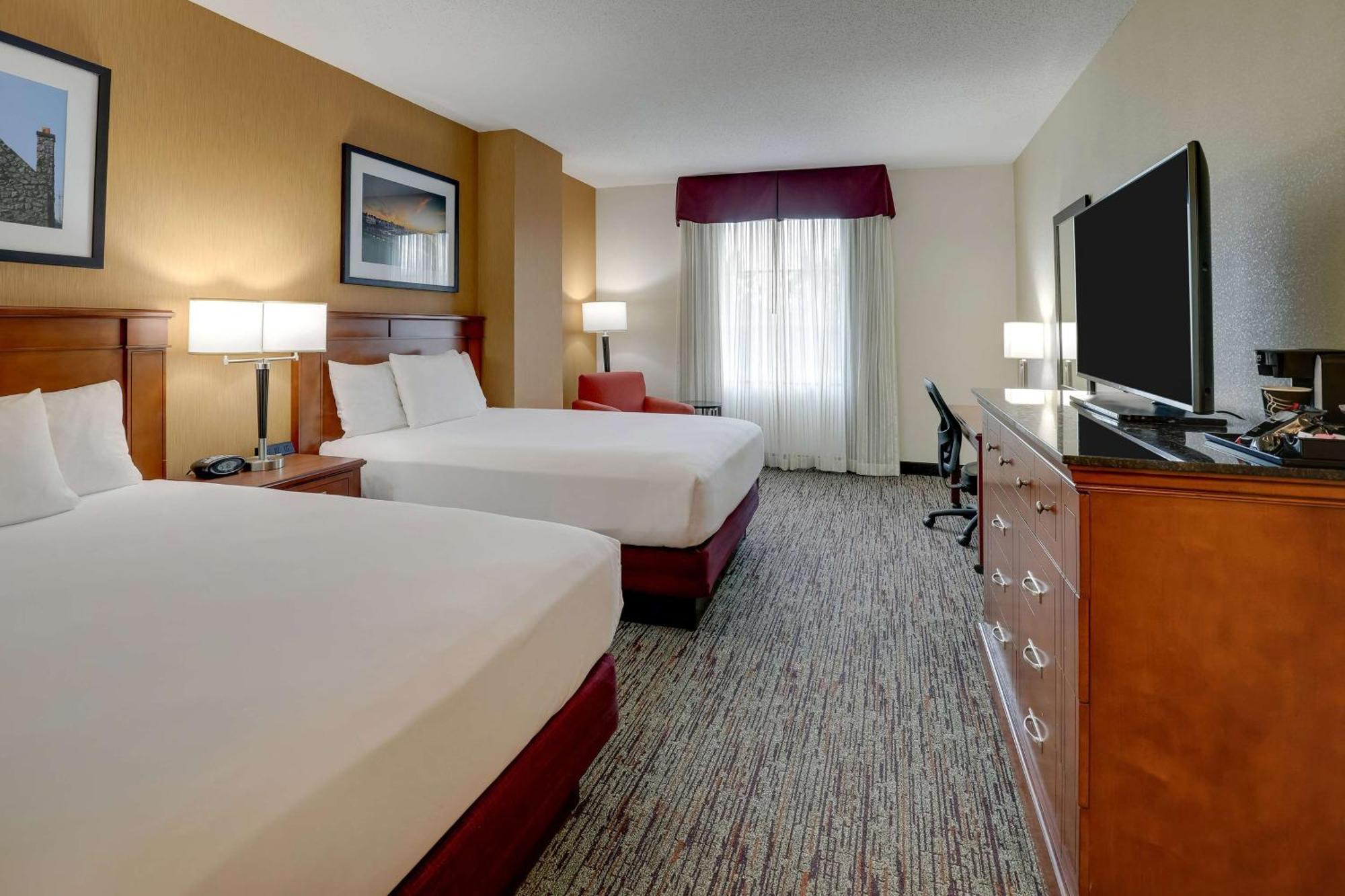 Drury Inn & Suites Charlotte Northlake Exterior photo