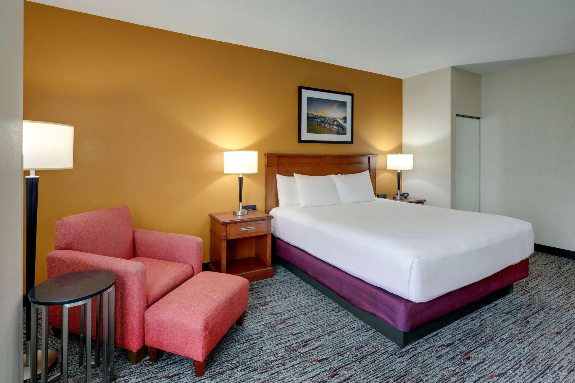 Drury Inn & Suites Charlotte Northlake Exterior photo