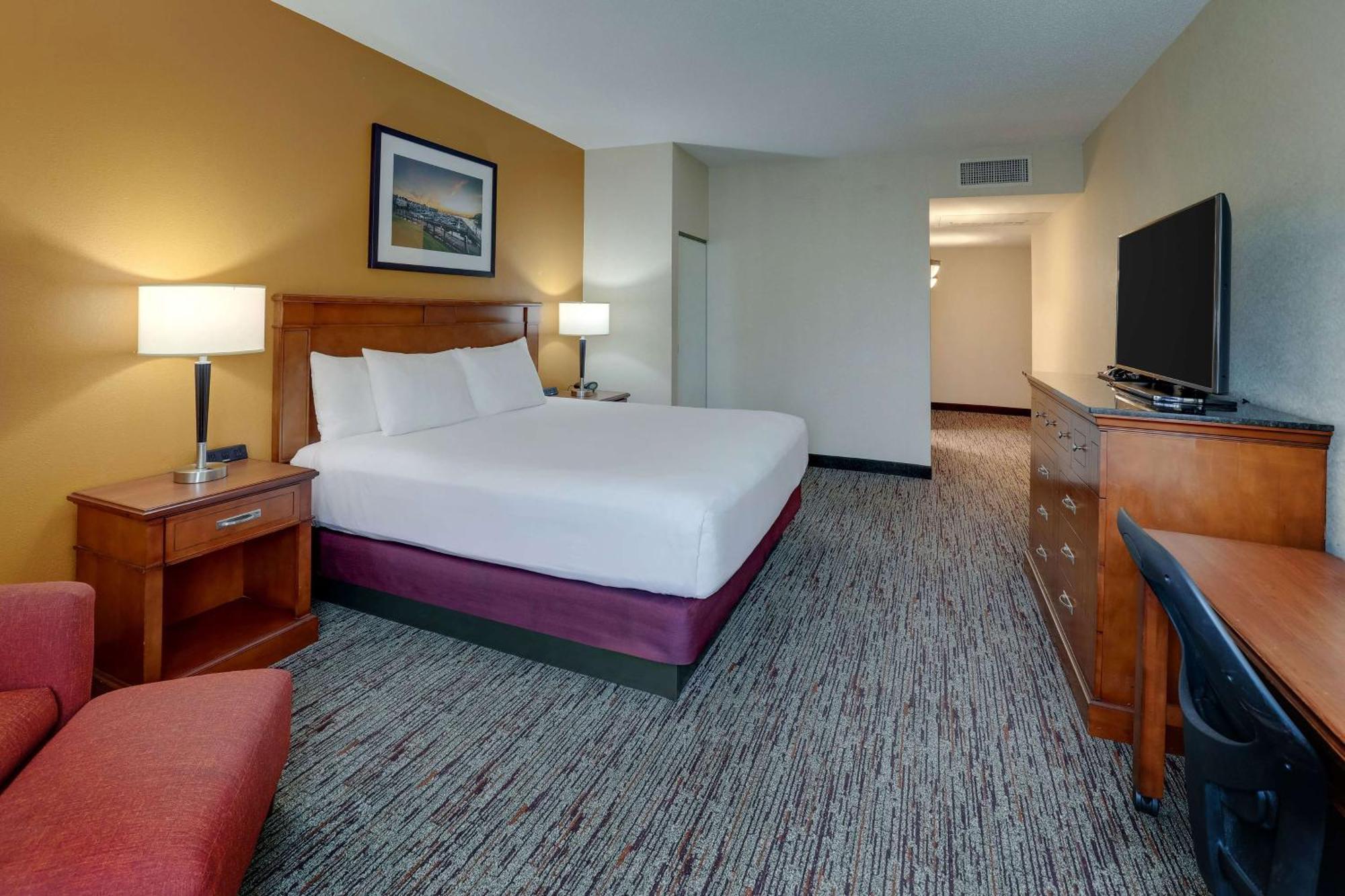 Drury Inn & Suites Charlotte Northlake Exterior photo