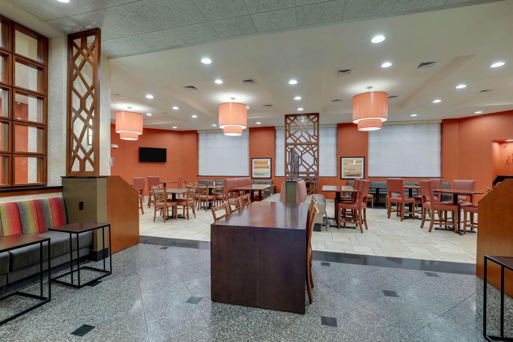 Drury Inn & Suites Charlotte Northlake Exterior photo